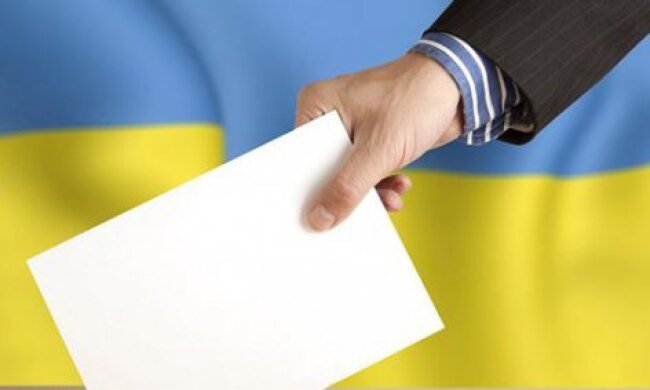 По 10 бюлетенів в одні руки: у Львові зафіксували порушення на виборах