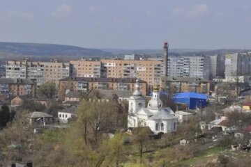 Васильків, де напередодні збили російський Іл-76, залишився під контролем українських військових