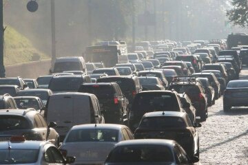 У Києві зранку виникло кілька великих заторів