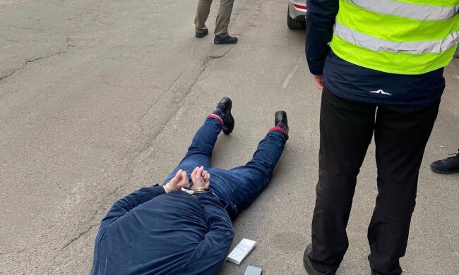 Вимагав $60 000 та погрожував розправою — поліцейські Києва затримали зловмисника