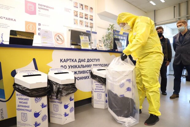У Києві встановили ще 14 пунктів збору використаних масок і рукавичок (перелік)
