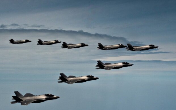 Винищувачі ВПС Нідерландів перехопили три російські військові літаки в небі Польщі