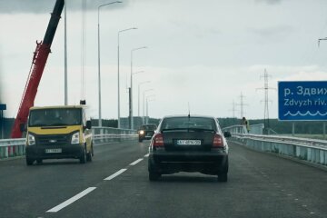 У Бородянці на Київщині завершили будівництво нового мосту через річку Здвиж.
