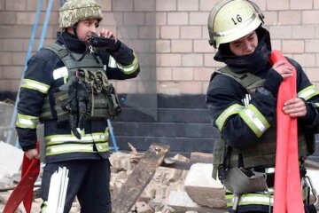 Масований обстріл Миколаєва: вибухають касетні снаряди, почалися пожежі