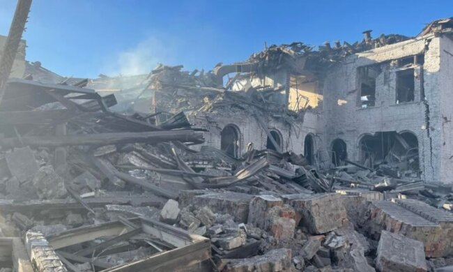 Ворожа керована ракета влучила у підприємство: нові деталі ворожої атаки на Запоріжжя (відео)