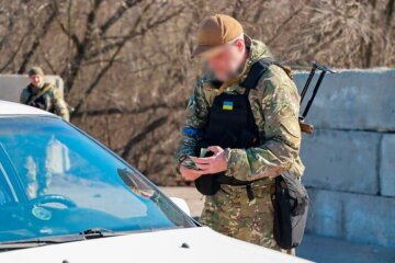 Тимчасові блокпости у Києві та області перетворилися на постійні