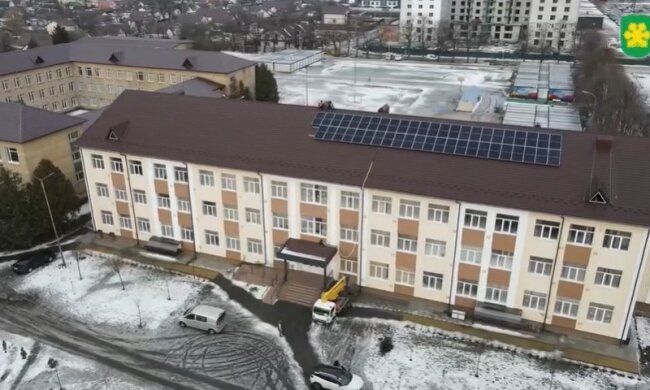 Блекаут не страшний — у Бучанському ліцеї №3 відкрили сонячну станцію