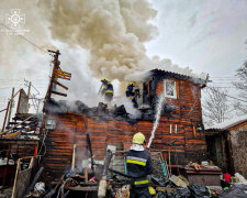У Дніпровському районі столиці сталась серйозна пожежа у садовому будинку