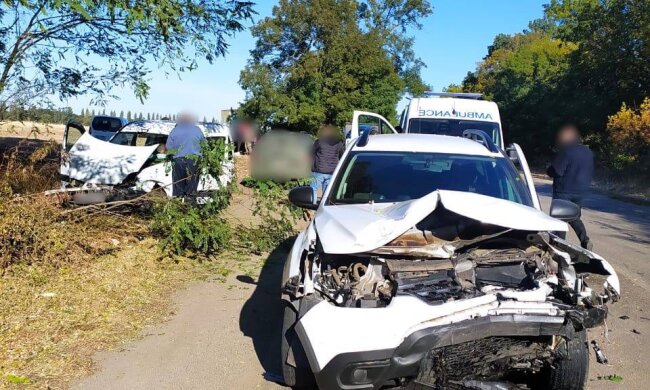 ДТП на Київщині: водій не пропустив зустрічну автівку під час повороту — постраждало 4-місячне немовля