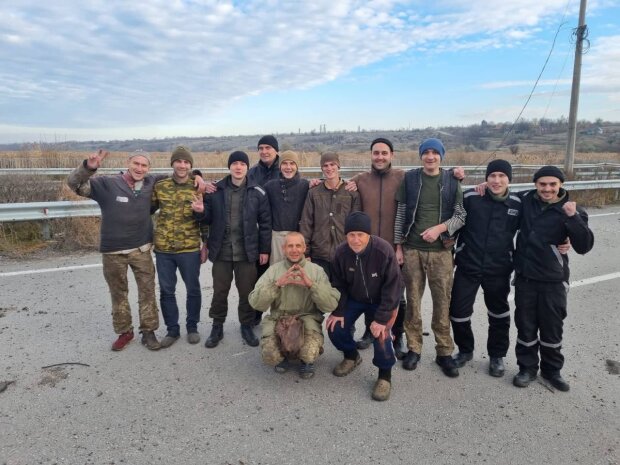 Обмін полоненими — Україна повернула з полону 107 військових (відео)