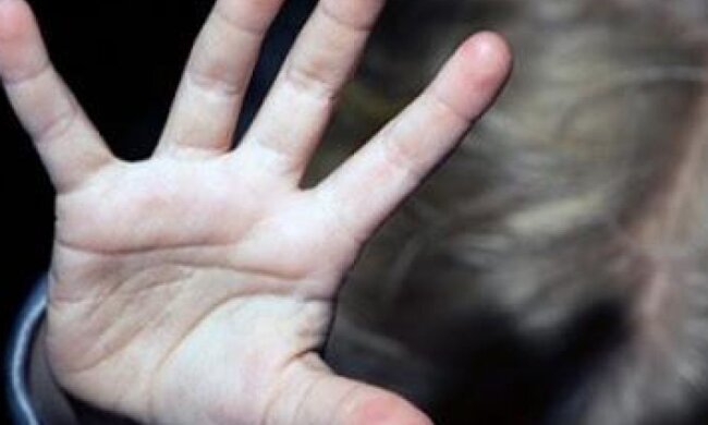 Мама жорстоко вбила свою дворічну доньку в Києві