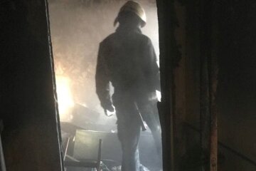 Зранку на Героїв Дніпра палала квартира багатоповерхівки