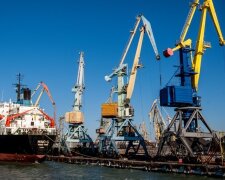 З порту Бердянська тікають російські кораблі