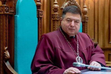 Призначений Януковичем і має будинок біля Ялти: хто такий новий голова Конституційного суду