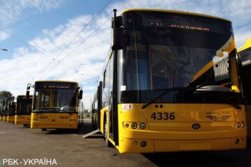 У тролейбусі Києва продають скасовані квитки