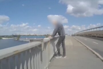 Патрульні столиці врятували чоловіка від суїциду у Києві