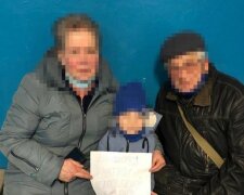 Біля київського метро виявили трирічного хлопчика без дорослих