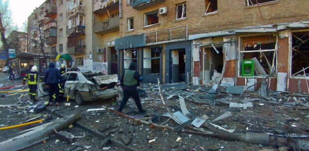 Уламки ракети впали на Куренівці в Києві, є жертви