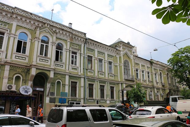 Депутат Київради перевірив ремонт Пушкінської, на який витратили з бюджету 144 млн