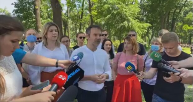 Вже вдруге: Вакарчук складає мандат народного депутата (відео)
