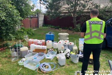 Столичні правоохоронці затримали членів наркоугруповання, які тримали нарколабораторію маючи прибуток у ₴5 млн