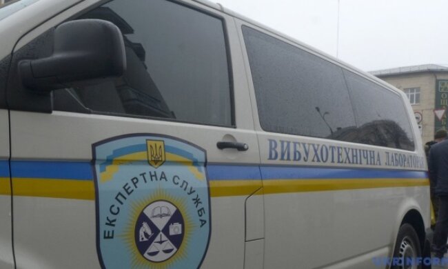 У Києві евакуювали три ТРЦ – шукають вибухівку
