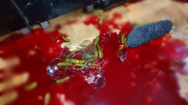 На Київщині чоловікові на ногу впала банка з огірками, він помер від втрати крові