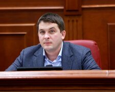 Повідомлено про підозру керівнику апарату КМДА, який під виглядом відряджень їздив до Іспанії та Італії