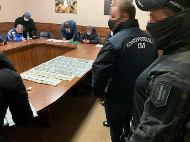 У Києві затримали особу, яка торгувала місцем в Офісі президента