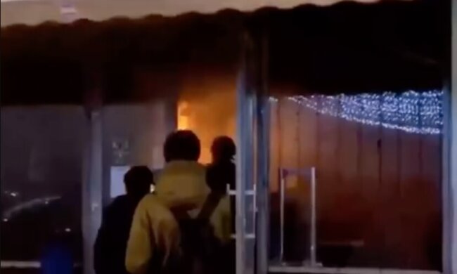 У центрі Києва загорілася «Арома кава» (відео)