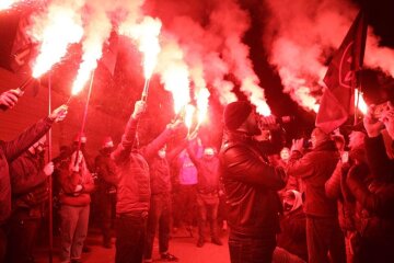 Нацкорпус пікетує держдачу в Конча-Заспі та вимагає відставки генпрокурорки (відео)