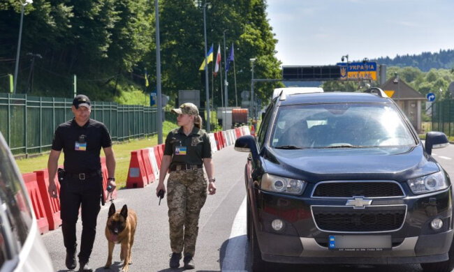 Киянин намагався потрапити до Угорщини за підробленими документами про інвалідність дружини
