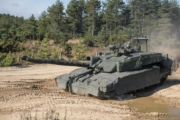 Велика Британія обговорює можливість передачі ЗСУ танків Challenger 2, — Sky News