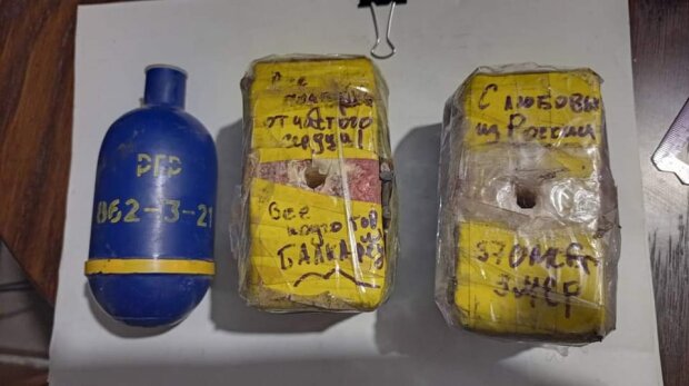 Тікаючи з півдня, окупанти залишають вибухові “подарунки”: “от чистого сердца”, “с любовью из россии”