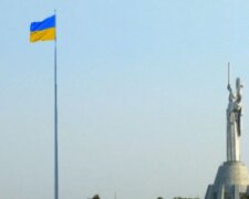 Найвищий прапор України знову приспускають