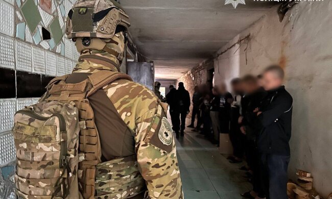 Обіцяли зарплату, а перетворювали на рабів: у Києві викрили схему торгівлі людьми