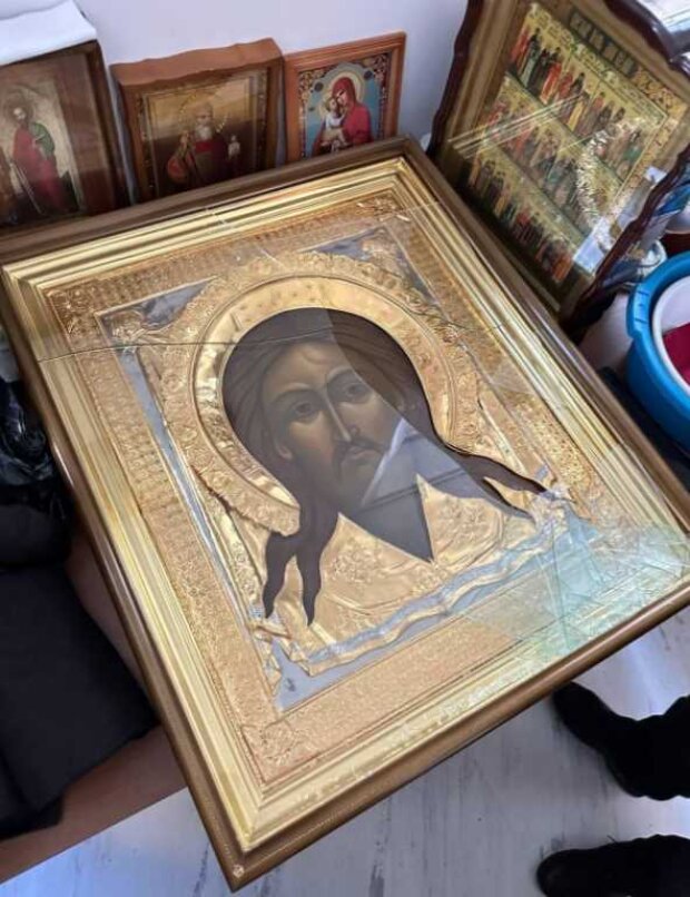 У Києво-Печерській Лаврі в храмі УПЦ (МП) чоловік каменем розбив ікону Спасителя