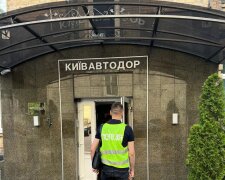 У “Київавтодорі”, районних КП ШЕУ та у підрядників одночасно проводять 20 обшуків