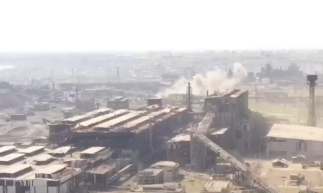 Загарбники обстрілюють Азовсталь з артилерії, щоб виявити позиції українських бійців