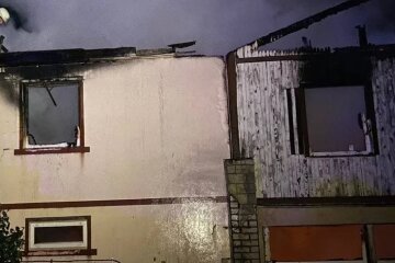 У Києві під час страшної пожежі в приватному будинку живцем згорів чоловік