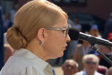 Тимошенко під палючим сонцем зробила реверанс у бік Зеленського