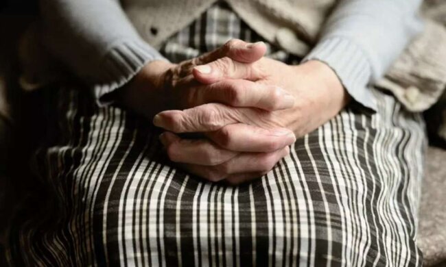 У Києві шахраї обман і силою майже заволоділи квартирою 93-річної пенсіонерки