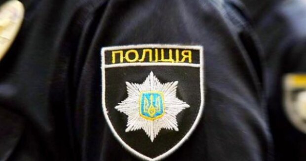 У Києві на зупинці поранили ножем чоловіка