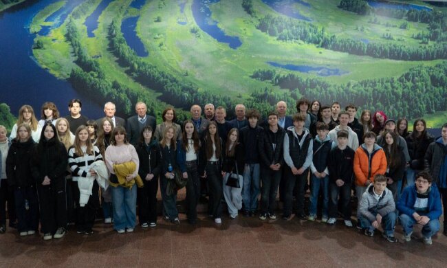 Діалог поколінь на тлі катастрофи: ліквідатори ЧАЕС розповіли юним киянам правду про порятунок світу від ядерного вибуху