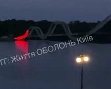 У Києві вчора під час відключень світла почали тестувати підсвітку Оболонського "мосту-хвилі"