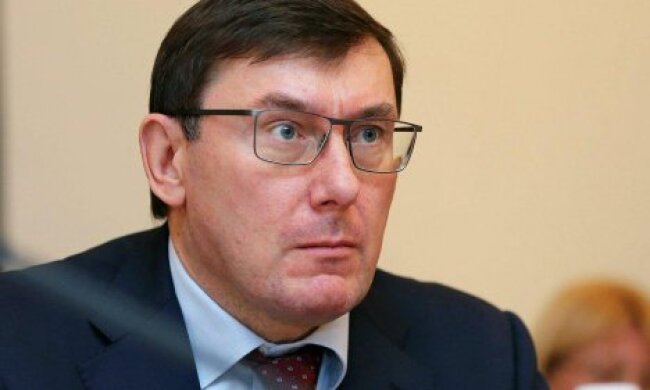 На Луценка відкрили справу за заявою “слуг народу”
