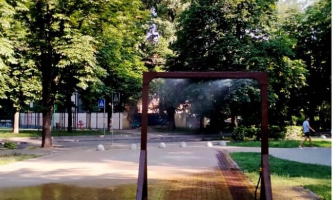 В сквері на Солом`янці вандали вкрали форсунки та зламали охолоджувальну рамку   