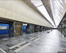У метро Києва почали замінювати вказівники на одній з перейменованих станцій