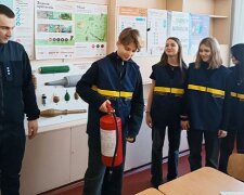 В одній зі шкіл Дніпровського району працівники районного управління ДСНС провели урок безпеки
