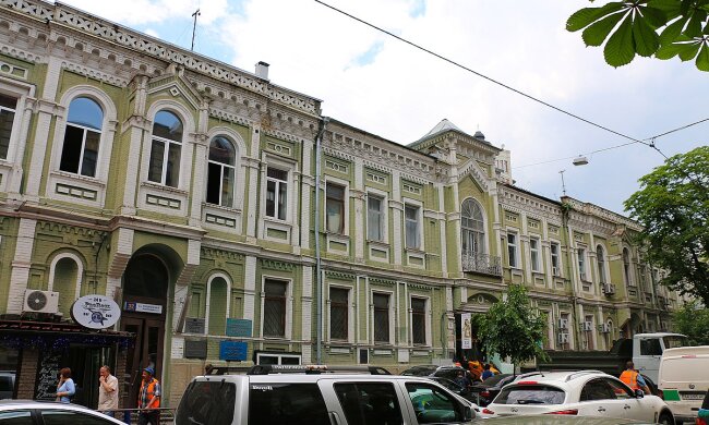 Депутат Київради перевірив ремонт Пушкінської, на який витратили з бюджету 144 млн